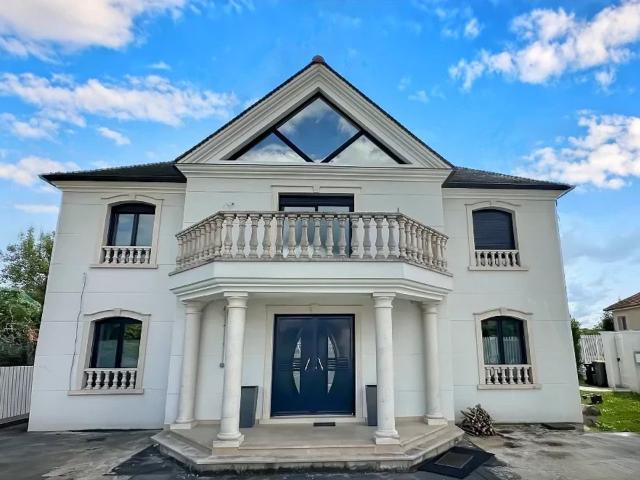 Maison 7 pièces 250 m²