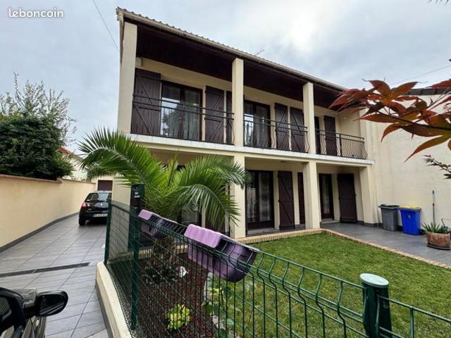 Maison 7 pièces 200 m²