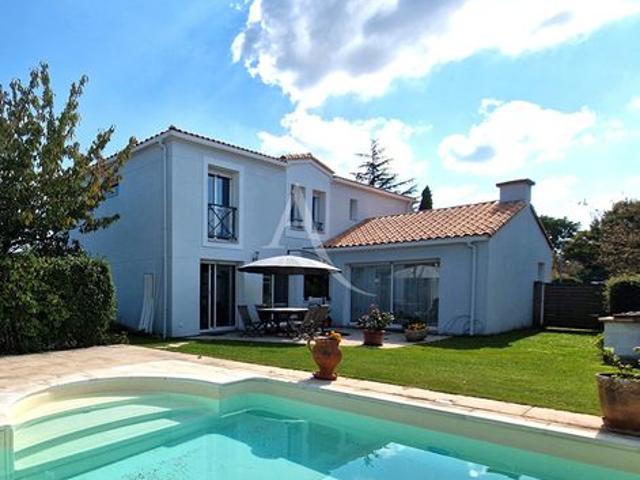Maison 7 pièces 200 m²