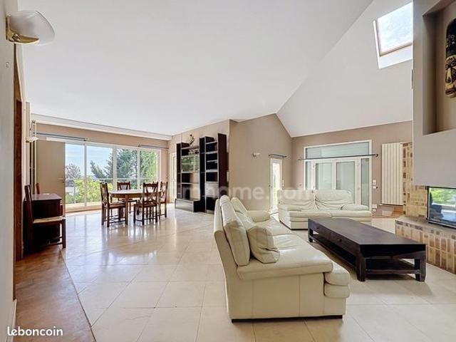 Maison 7 pièces 252 m²
