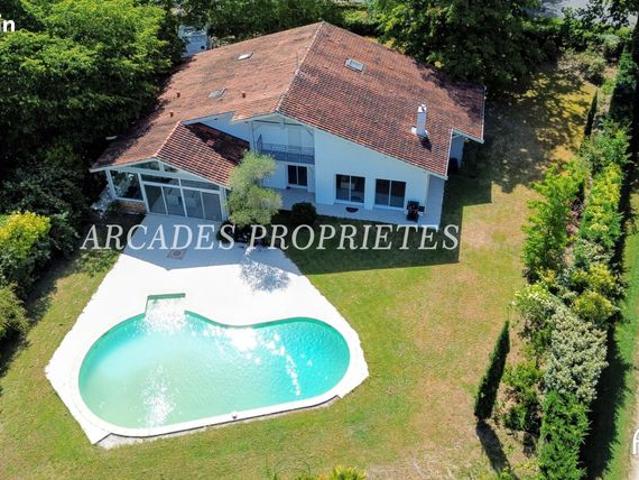 Maison 7 pièces 200 m²