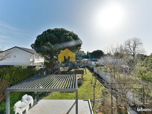 Maison 7 pièces 200 m²