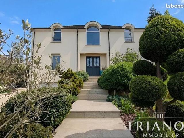 Maison 7 pièces 200 m²