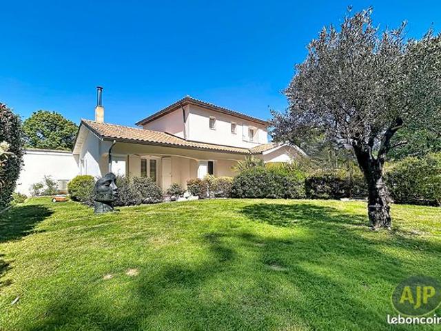 Maison 7 pièces 200 m²