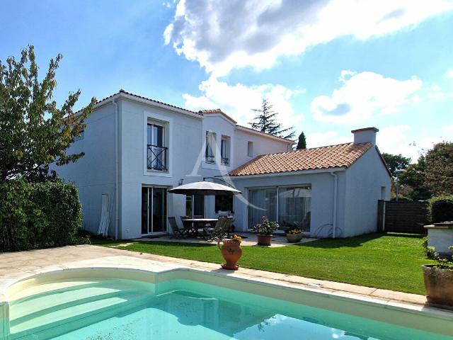 Maison 7 pièces 200 m²