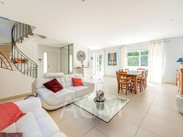 Maison 7 pièces 208 m²
