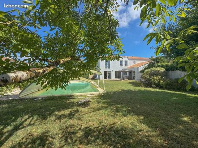 Maison 7 pièces 200 m²