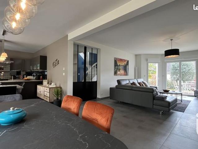 Maison 7 pièces 201 m²