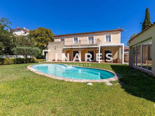 Maison 7 pièces 201 m²