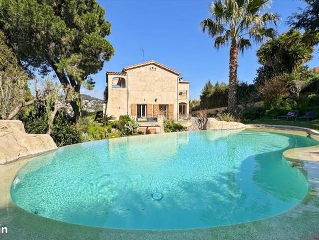 Maison 7 pièces 201 m²