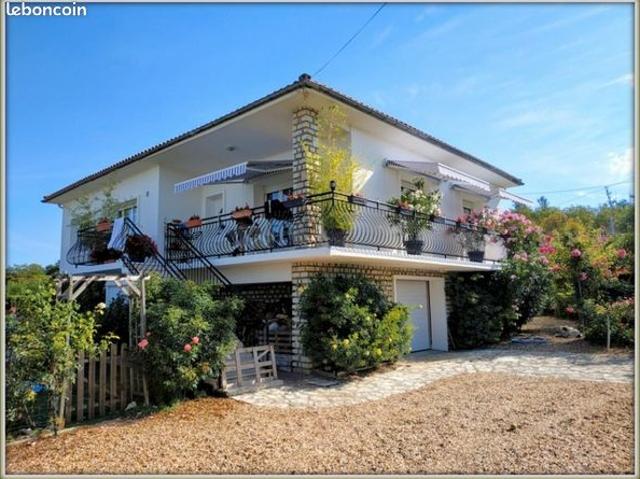 Maison 7 pièces 202 m²