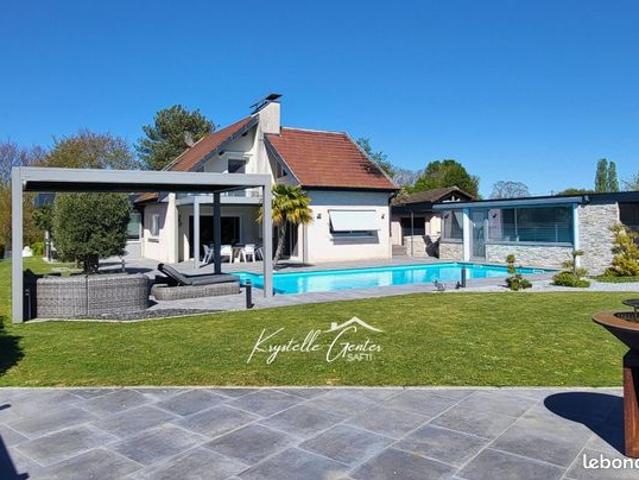 Maison 7 pièces 202 m²