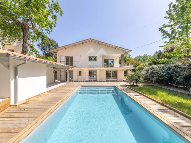 Maison 7 pièces 202 m²