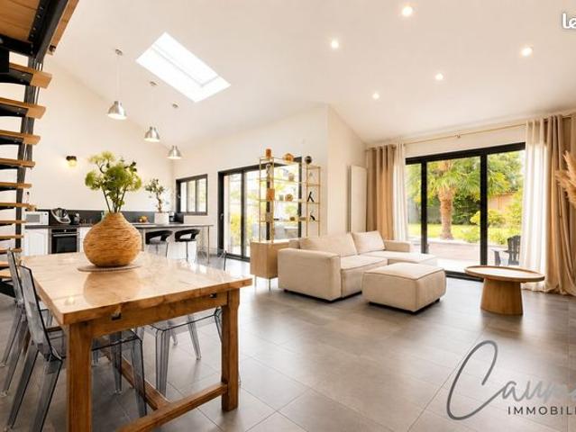 Maison 7 pièces 202 m²