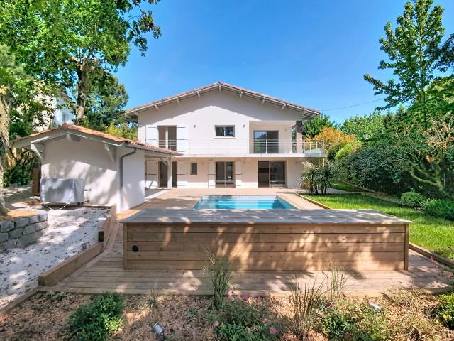 Maison 7 pièces 202 m²