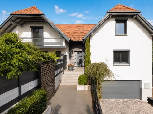 Maison 7 pièces 202 m²