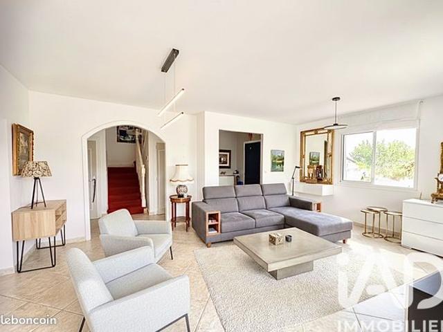 Maison 7 pièces 202 m²