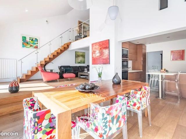 Maison 7 pièces 202 m²