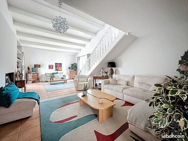 Maison 7 pièces 202 m²