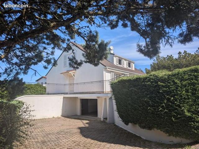 Maison 7 pièces 202 m²