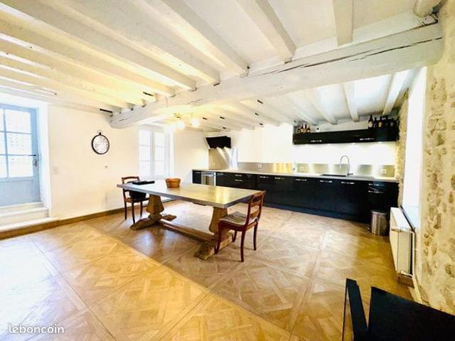 Maison 7 pièces 203 m²