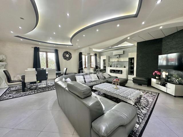 Maison 7 pièces 203 m²