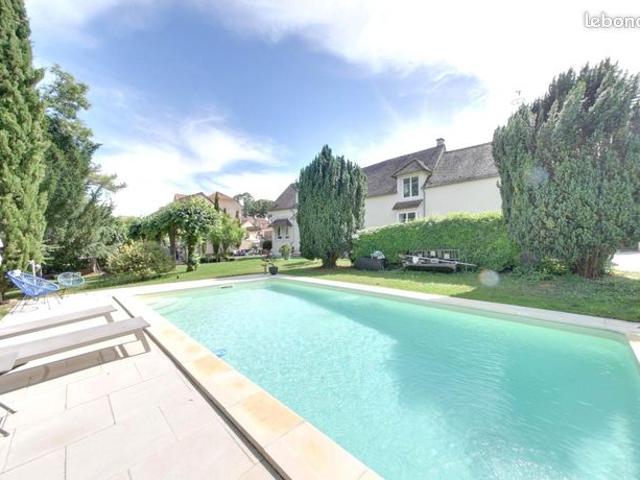 Maison 7 pièces 203 m²