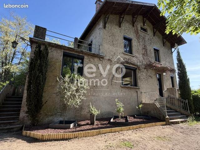 Maison 7 pièces 203 m²