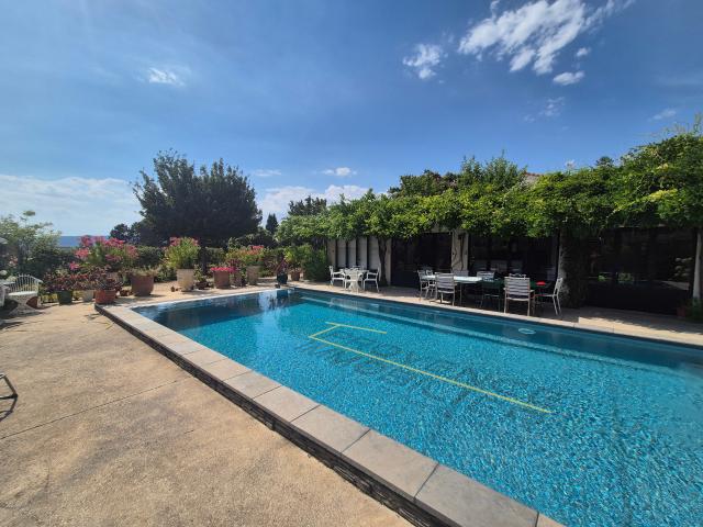 Maison 7 pièces 203 m²