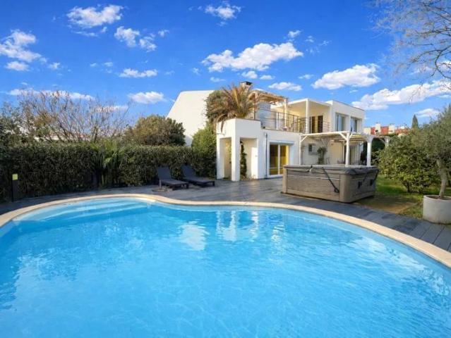 Maison 7 pièces 203 m²