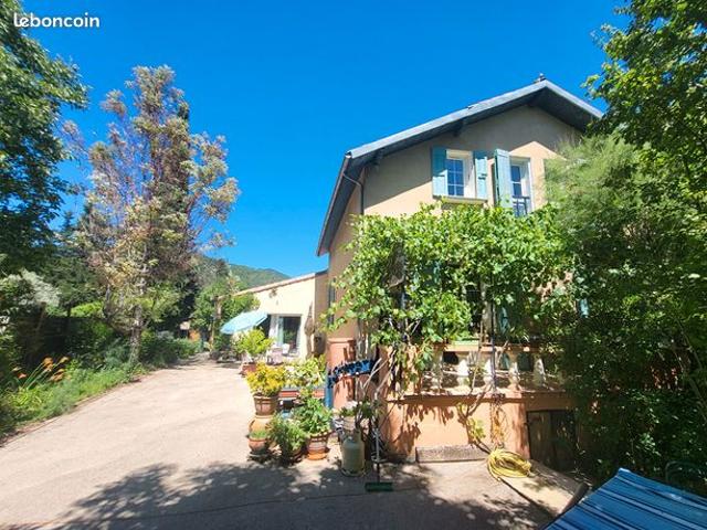 Maison 7 pièces 203 m²