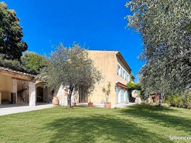 Maison 7 pièces 203 m²