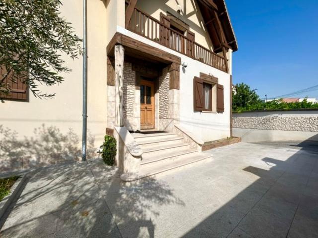 Maison 7 pièces 203 m²