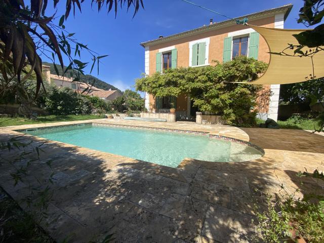 Maison 7 pièces 214 m²