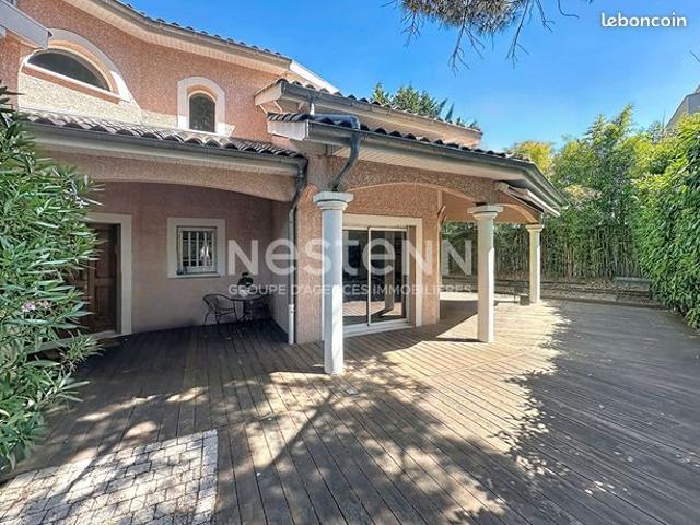 Maison 7 pièces 214 m²