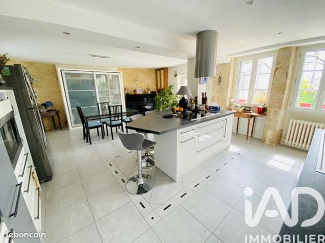 Maison 7 pièces 214 m²