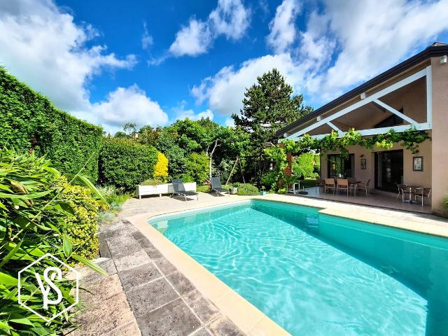 Maison 7 pièces 214 m²