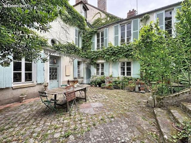 Maison 7 pièces 215 m²