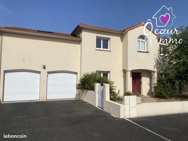Maison 7 pièces 215 m²