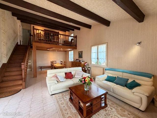 Maison 7 pièces 215 m²