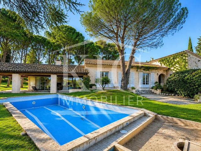 Maison 7 pièces 215 m²