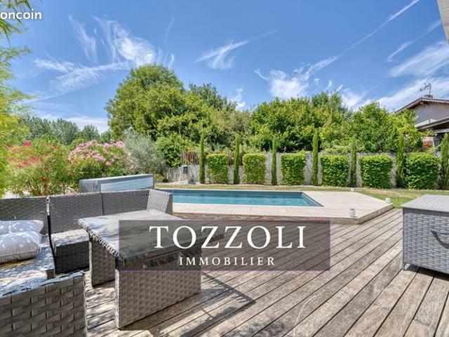 Maison 7 pièces 215 m²