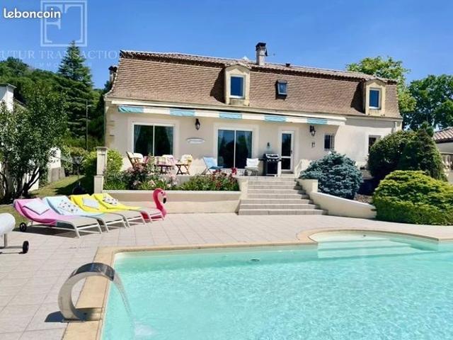 Maison 7 pièces 215 m²