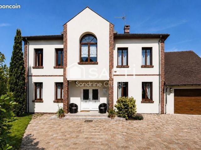 Maison 7 pièces 215 m²