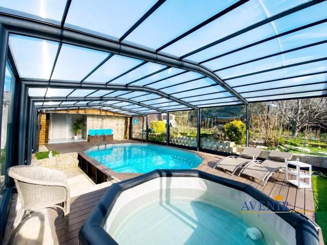 Maison 7 pièces 215 m²