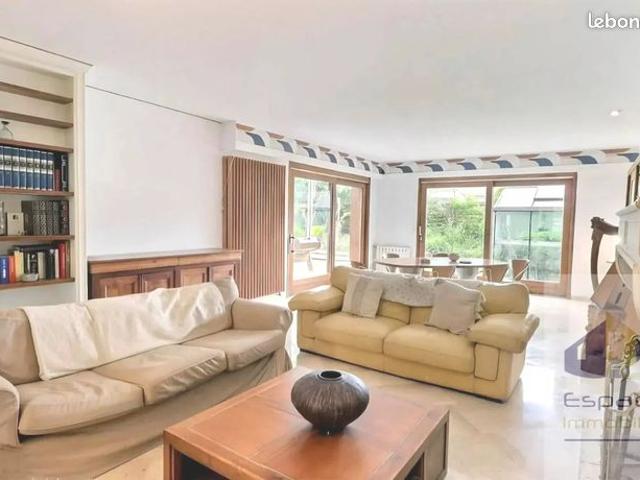 Maison 7 pièces 215 m²