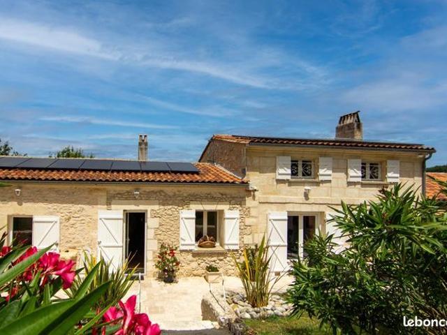 Maison 7 pièces 215 m²