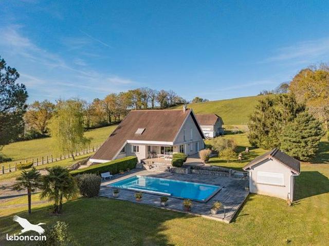 Maison 7 pièces 215 m²