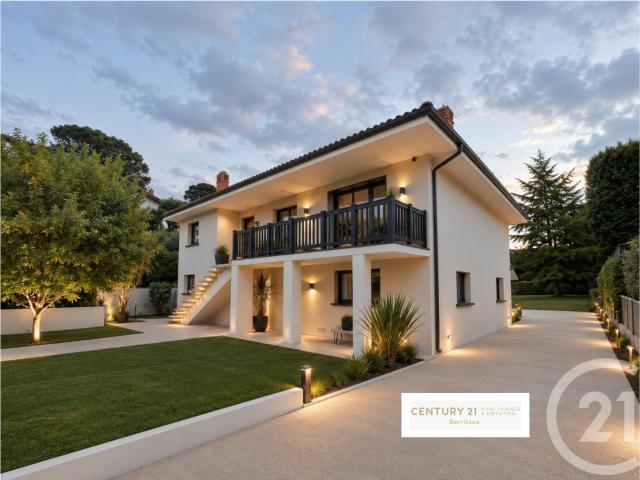 Maison 7 pièces 215 m²