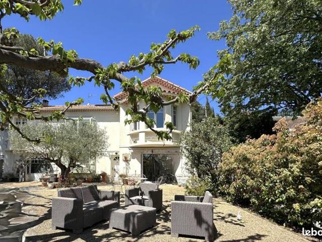Maison 7 pièces 215 m²